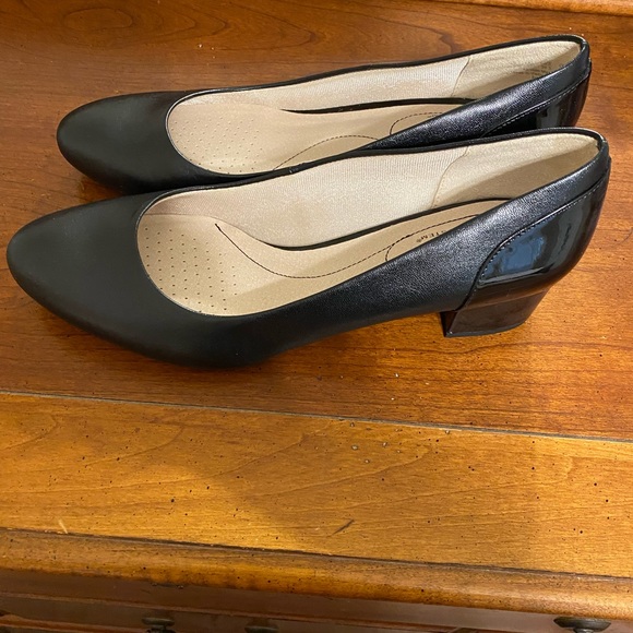 Life Stride Erica Pump - Picture 2 of 4